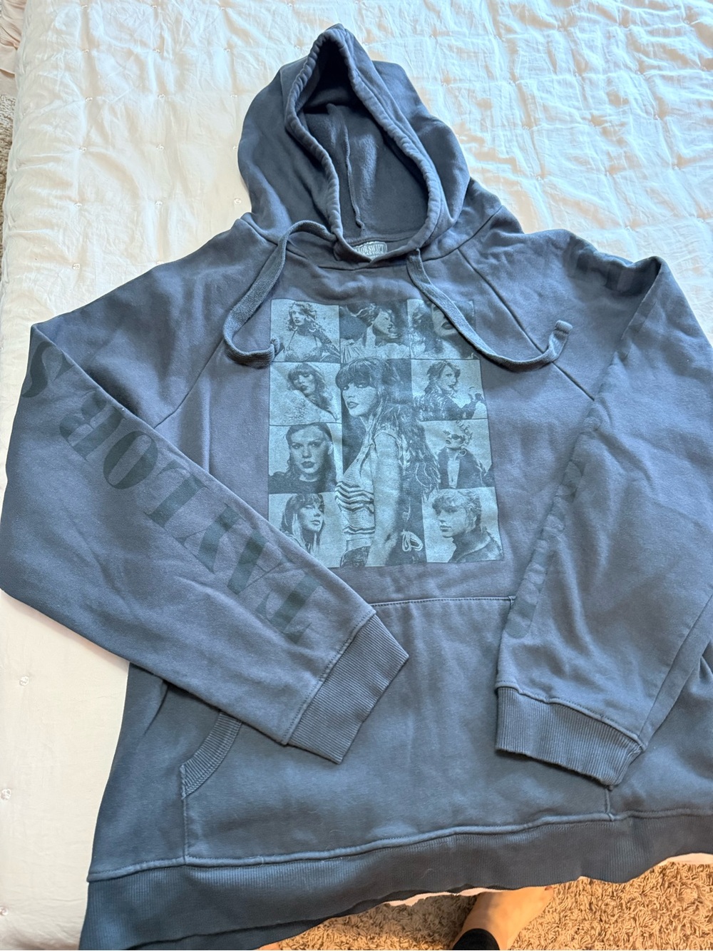 ⭐️Taylor Swift THE ERAS TOUR Graphic Women's Hoodie⭐️